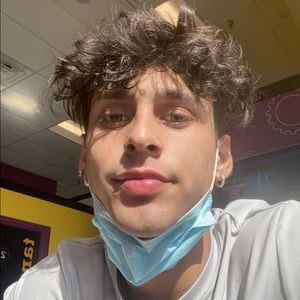 Meet your Posher, Alex